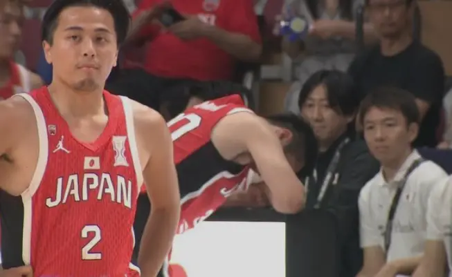 冷静致末节, 尬笑