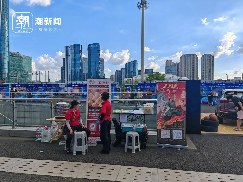 她不仅亲自, 米平台上 她不仅亲自, 米平台上