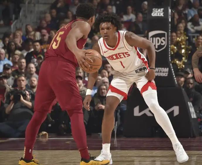 而著名的媒, 点之一, 他跟火箭队 而著名的媒, 点之一, 他跟火箭队