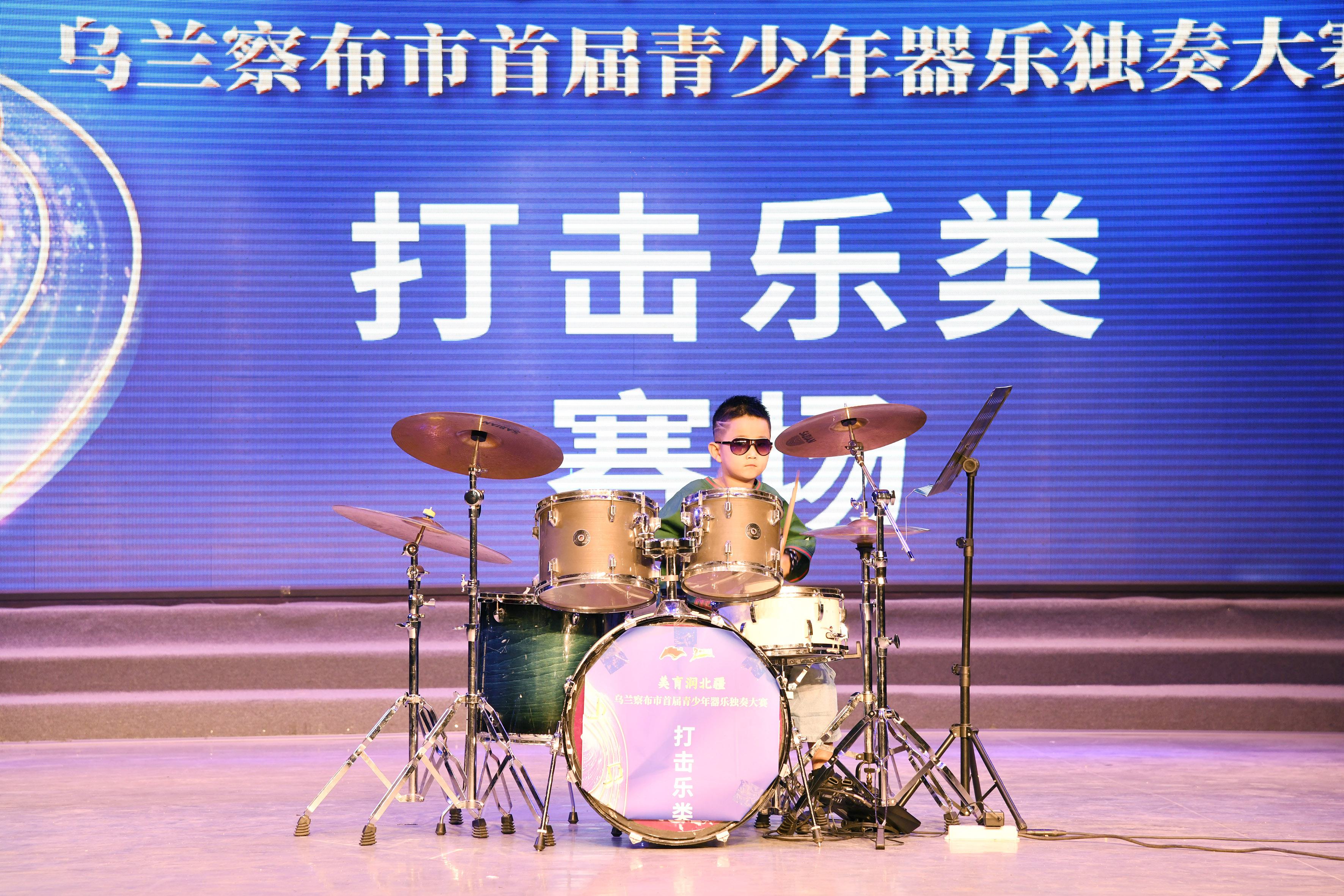 div, 或闭目默诵, 奏响的